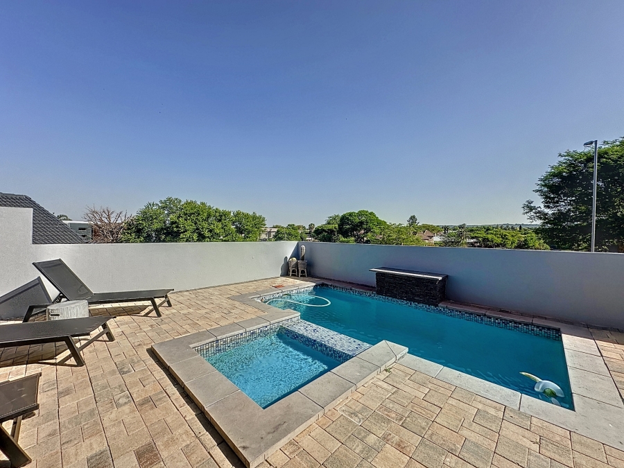 To Let 5 Bedroom Property for Rent in Silver Lakes Golf Estate Gauteng