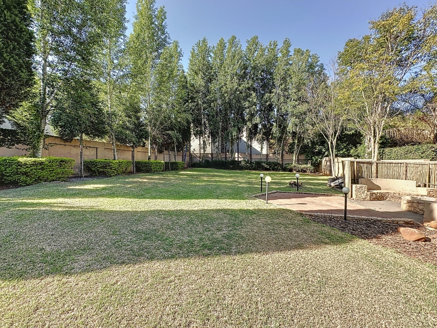 To Let 5 Bedroom Property for Rent in Silver Lakes Golf Estate Gauteng