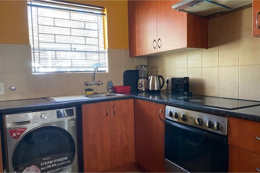 3 Bedroom Property for Sale in Carenvale Gauteng