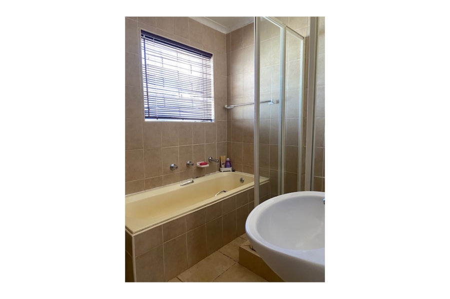 3 Bedroom Property for Sale in Carenvale Gauteng