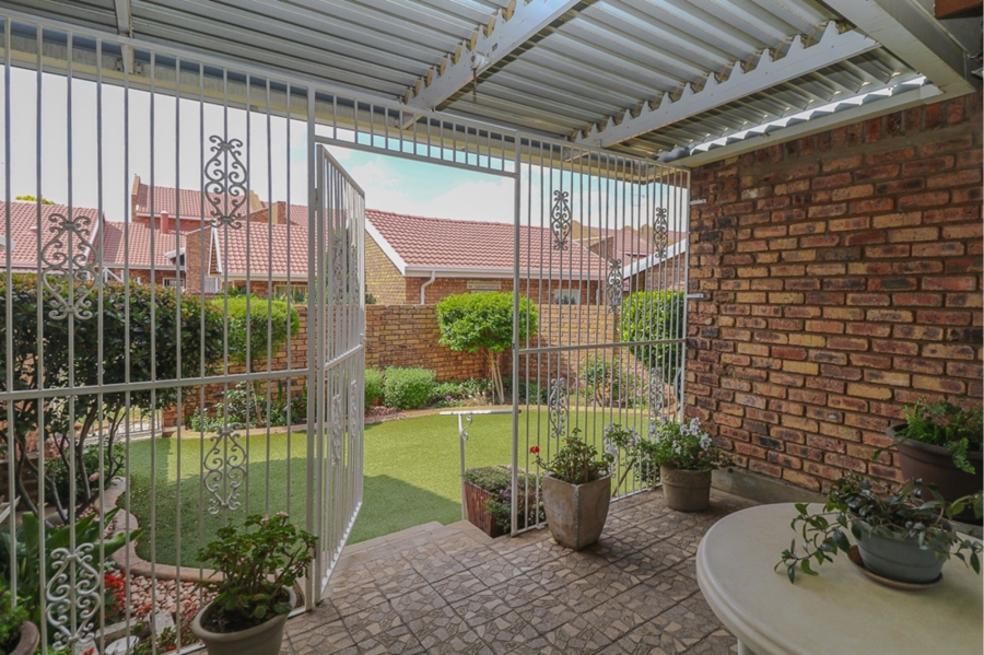 2 Bedroom Property for Sale in Petersfield Gauteng