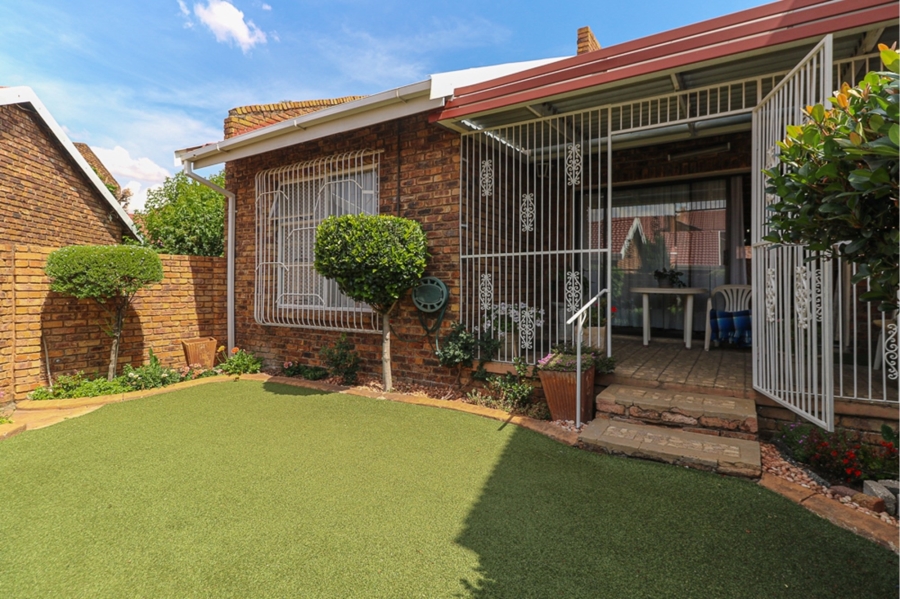 2 Bedroom Property for Sale in Petersfield Gauteng