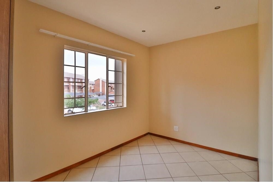 2 Bedroom Property for Sale in Monavoni Gauteng