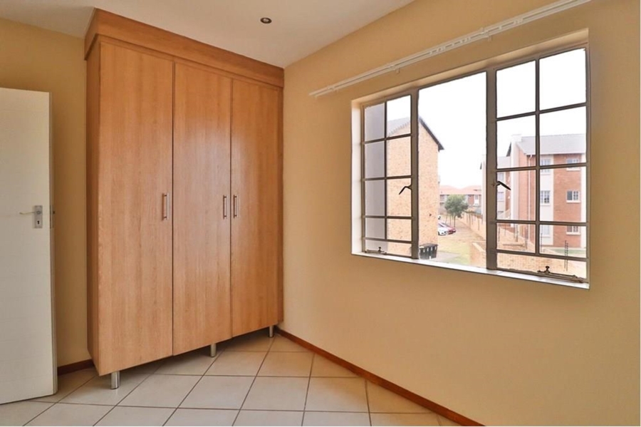 2 Bedroom Property for Sale in Monavoni Gauteng