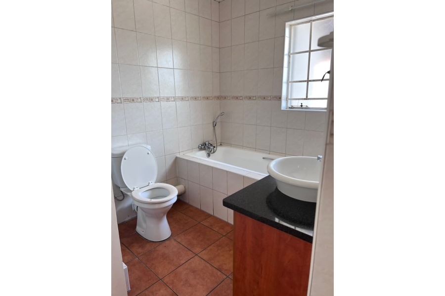 To Let 2 Bedroom Property for Rent in Noordwyk Gauteng