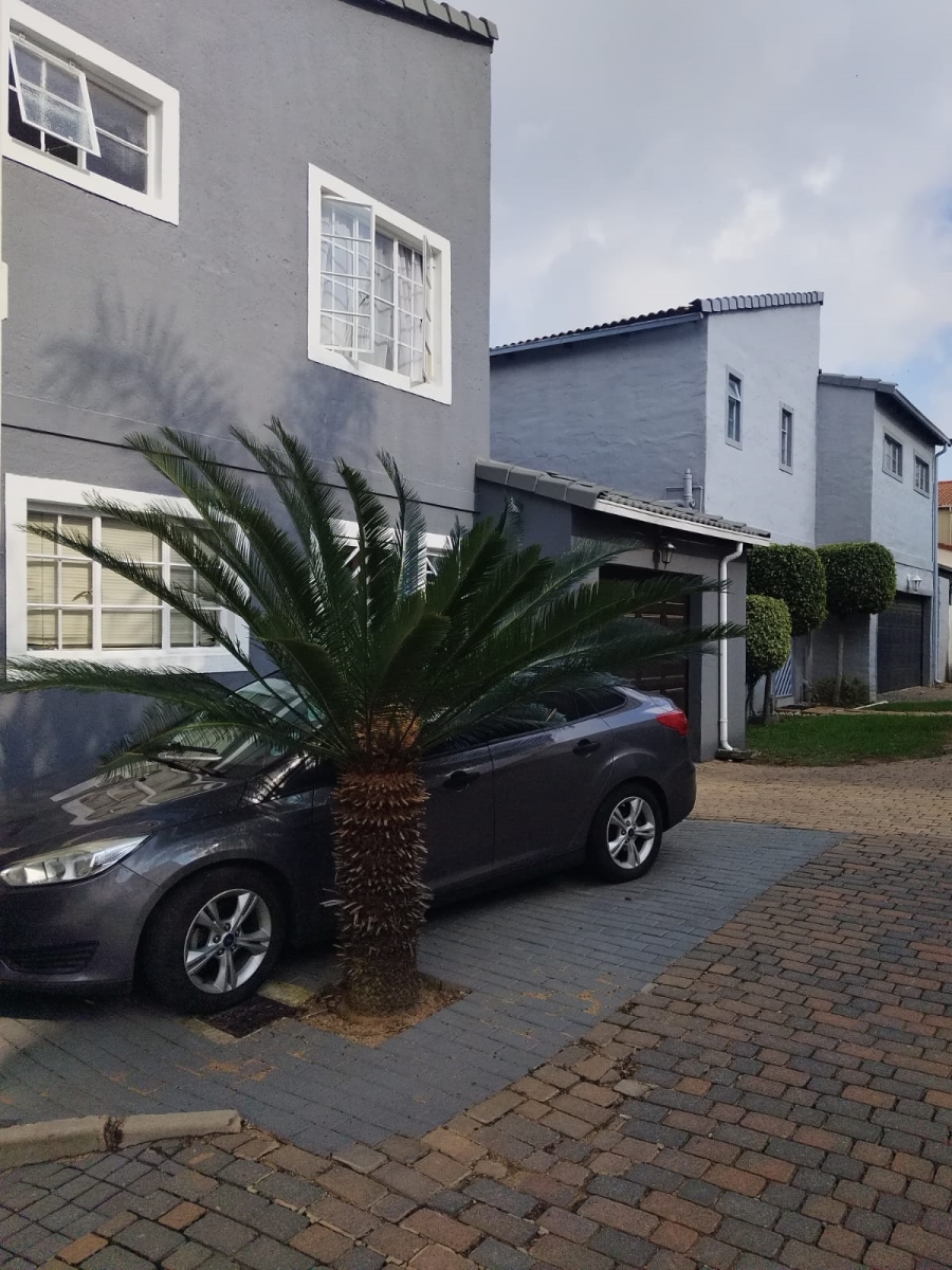 To Let 2 Bedroom Property for Rent in Halfway Gardens Gauteng