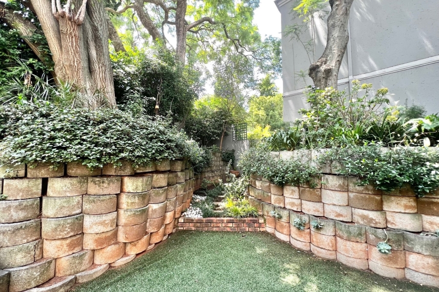 2 Bedroom Property for Sale in Dunkeld West Gauteng