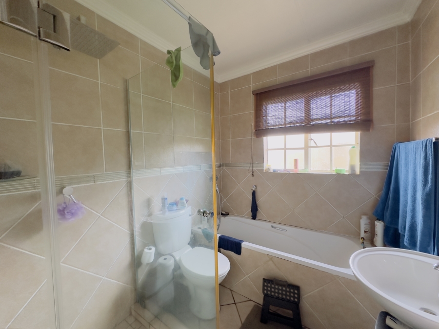 2 Bedroom Property for Sale in Albemarle Gauteng