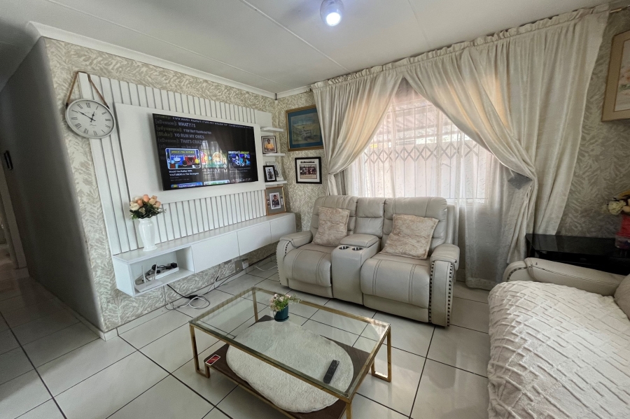 3 Bedroom Property for Sale in Blue Hills Gauteng