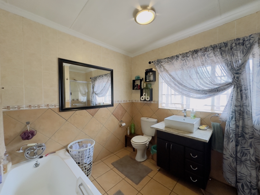 3 Bedroom Property for Sale in Verwoerdpark Gauteng