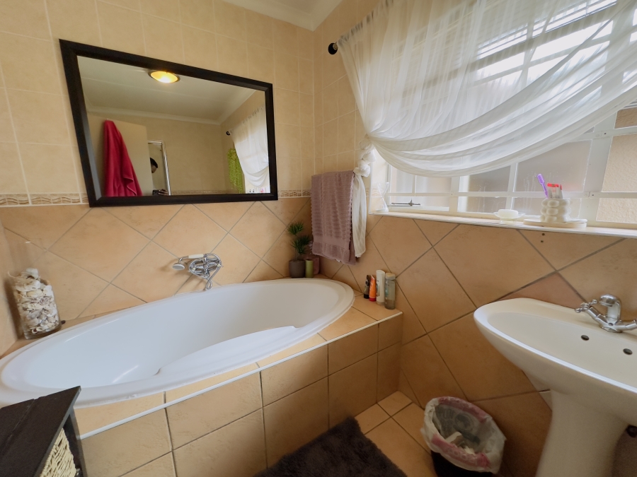 3 Bedroom Property for Sale in Verwoerdpark Gauteng
