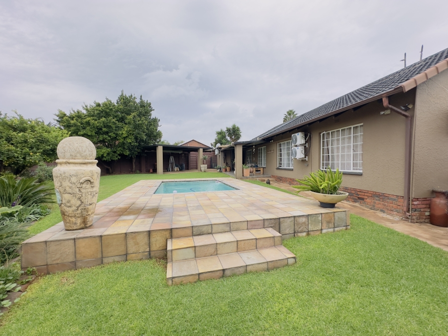 3 Bedroom Property for Sale in Verwoerdpark Gauteng