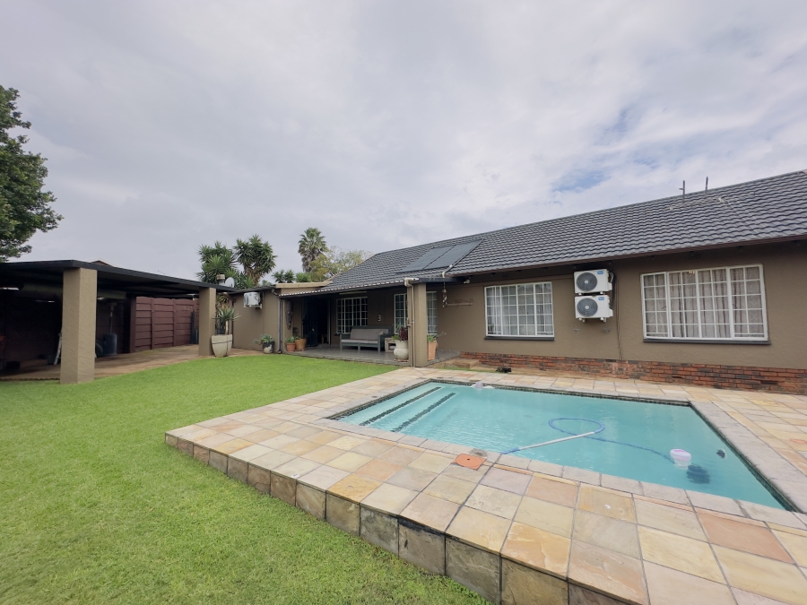 3 Bedroom Property for Sale in Verwoerdpark Gauteng