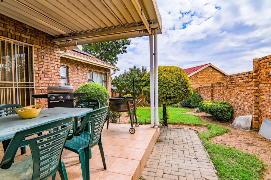4 Bedroom Property for Sale in Thatchfield Estate Gauteng