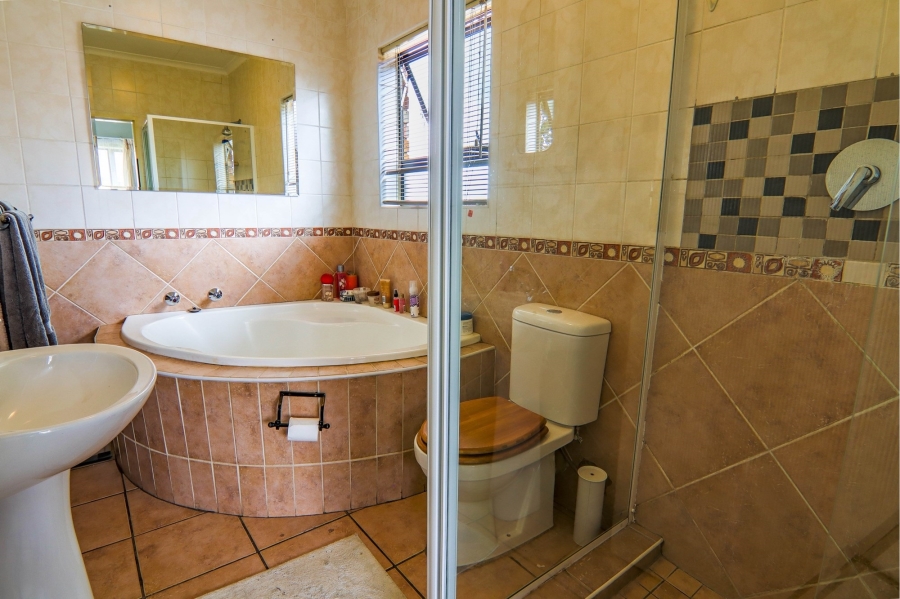 4 Bedroom Property for Sale in Thatchfield Estate Gauteng