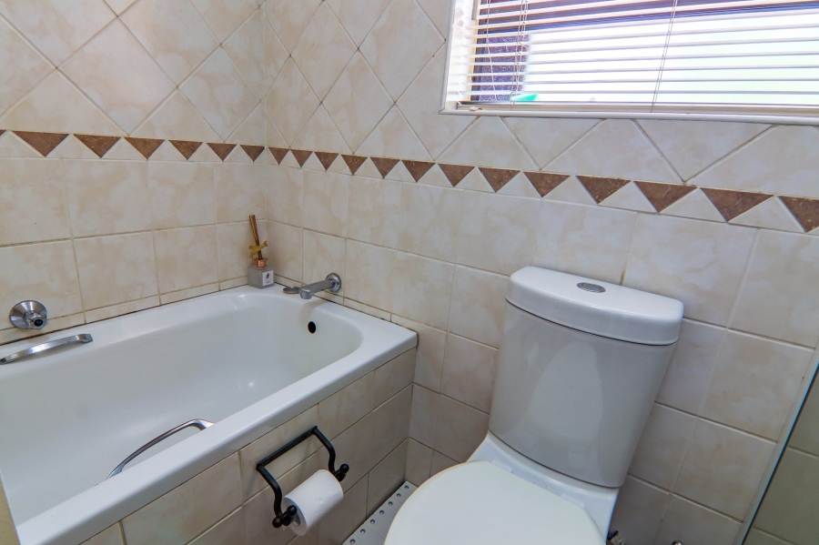 4 Bedroom Property for Sale in Thatchfield Estate Gauteng