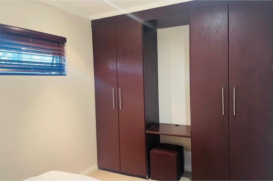 To Let 2 Bedroom Property for Rent in Sandhurst Gauteng