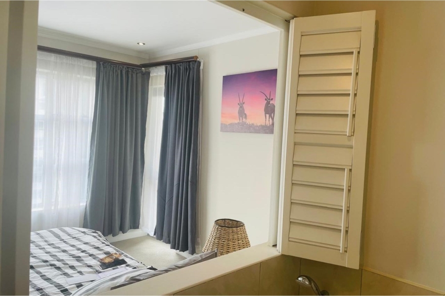 To Let 2 Bedroom Property for Rent in Sandhurst Gauteng