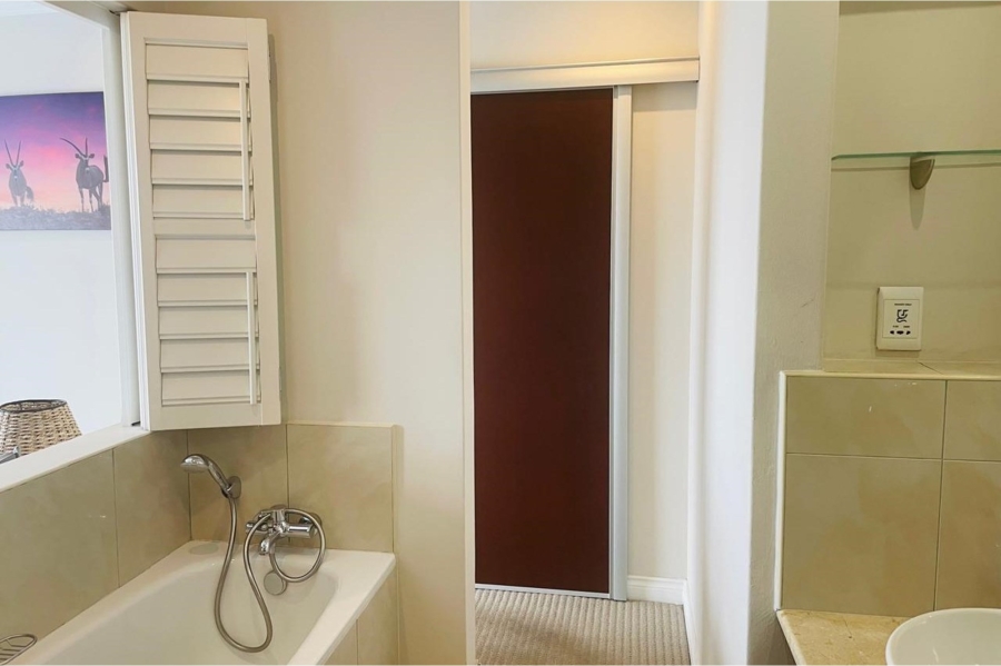 To Let 2 Bedroom Property for Rent in Sandhurst Gauteng