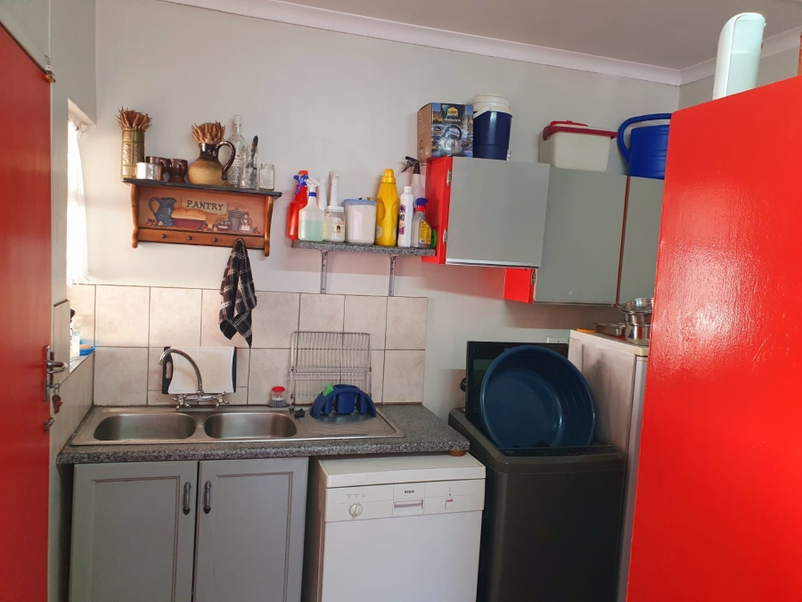 5 Bedroom Property for Sale in Glen Marais Gauteng