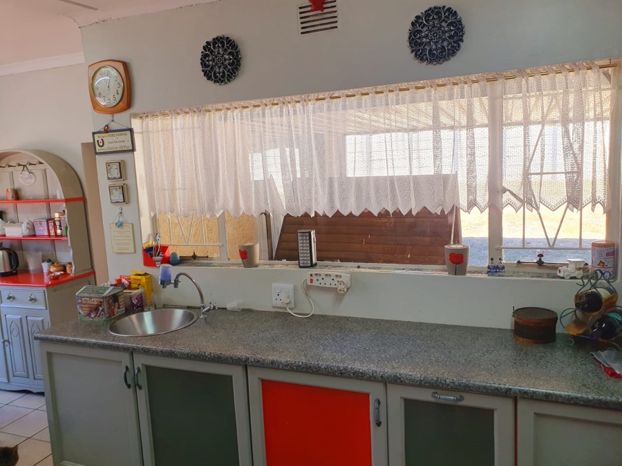 5 Bedroom Property for Sale in Glen Marais Gauteng