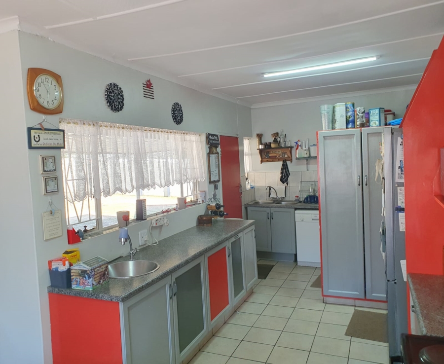 5 Bedroom Property for Sale in Glen Marais Gauteng