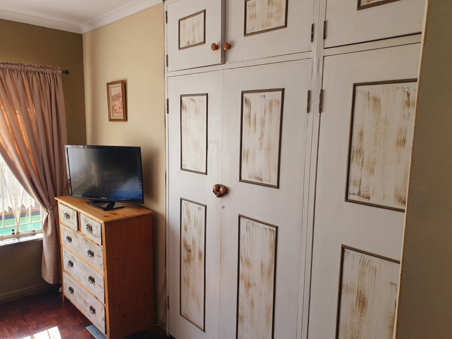 5 Bedroom Property for Sale in Glen Marais Gauteng