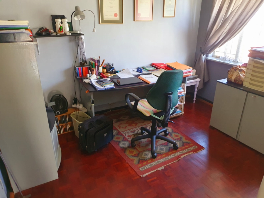 5 Bedroom Property for Sale in Glen Marais Gauteng
