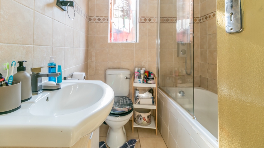 3 Bedroom Property for Sale in Noordwyk Gauteng
