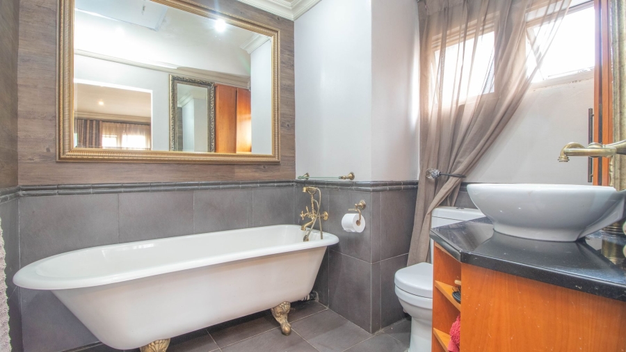 4 Bedroom Property for Sale in Glen Marais Gauteng