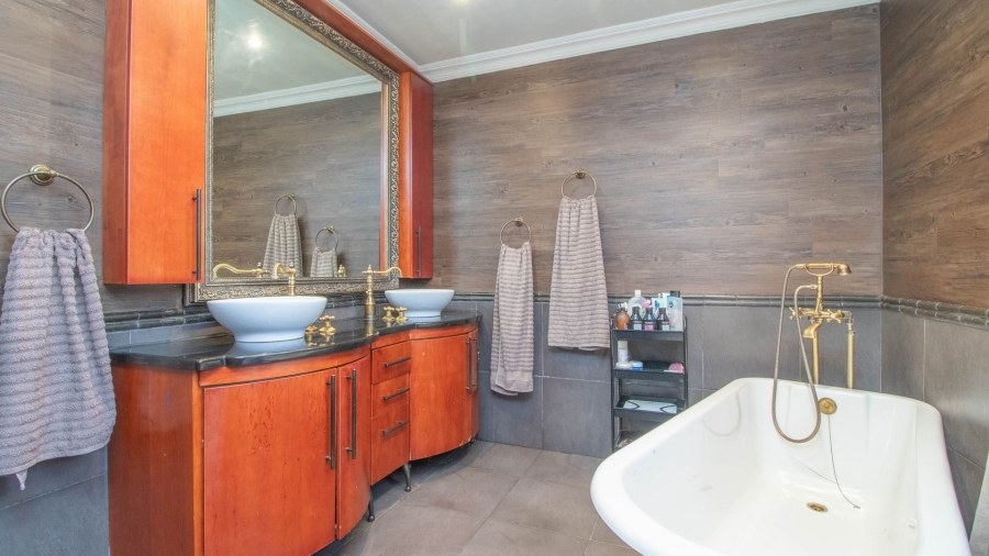 4 Bedroom Property for Sale in Glen Marais Gauteng