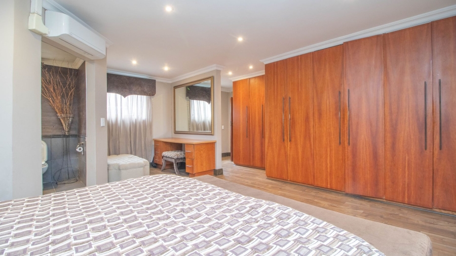 4 Bedroom Property for Sale in Glen Marais Gauteng