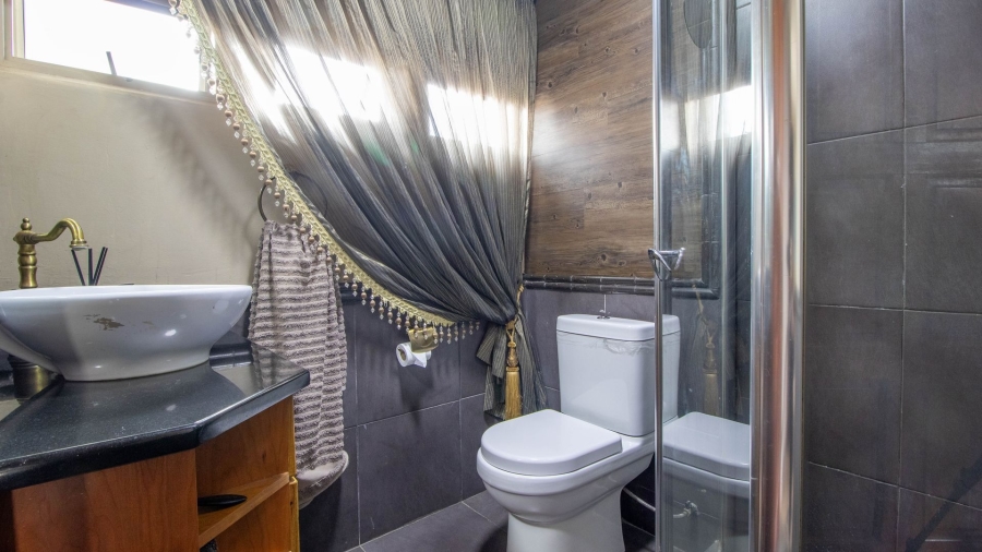4 Bedroom Property for Sale in Glen Marais Gauteng