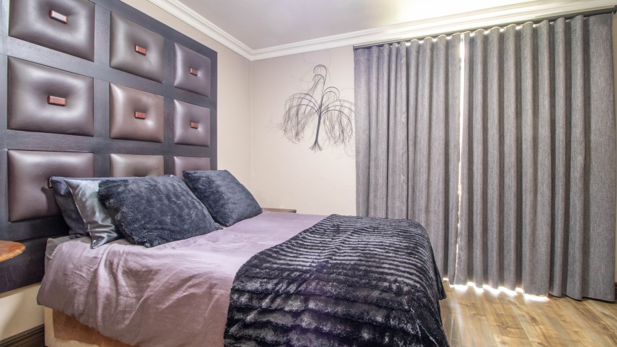 4 Bedroom Property for Sale in Glen Marais Gauteng
