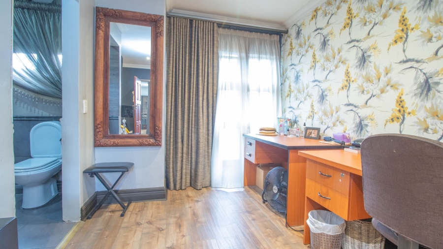 4 Bedroom Property for Sale in Glen Marais Gauteng