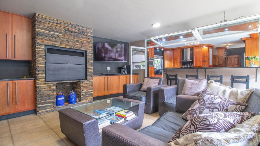 4 Bedroom Property for Sale in Glen Marais Gauteng