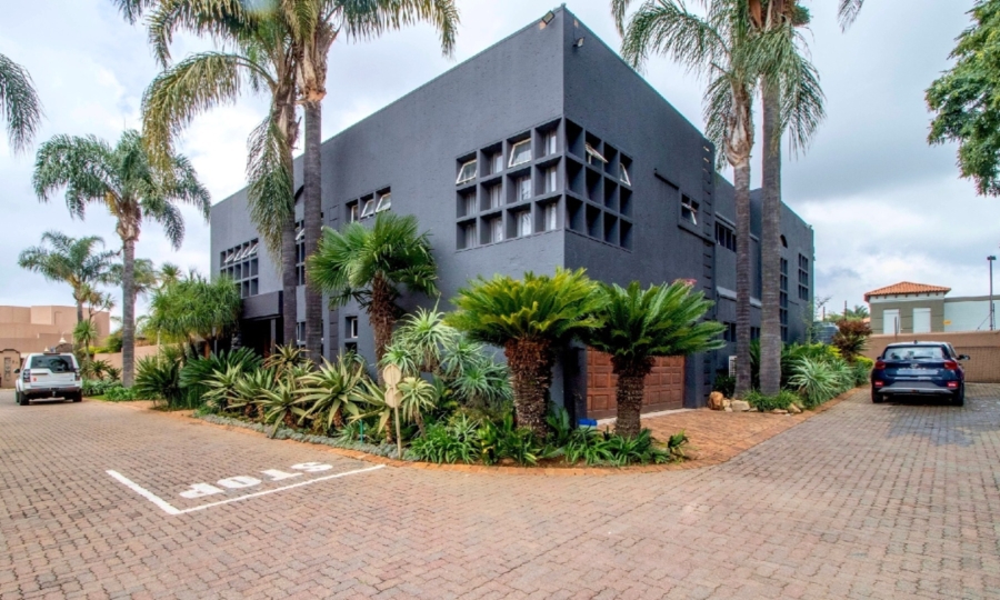 4 Bedroom Property for Sale in Glen Marais Gauteng