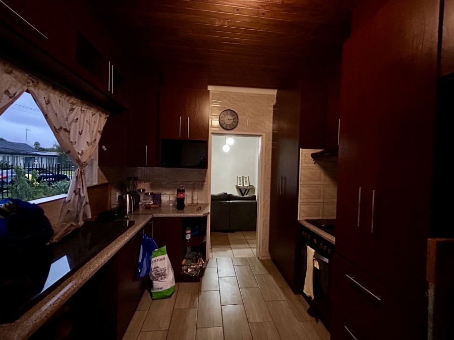 3 Bedroom Property for Sale in Dorandia Gauteng