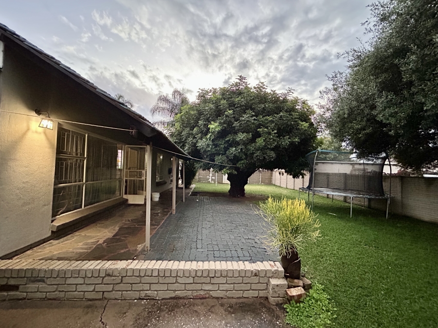 3 Bedroom Property for Sale in Dorandia Gauteng
