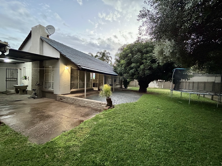 3 Bedroom Property for Sale in Dorandia Gauteng