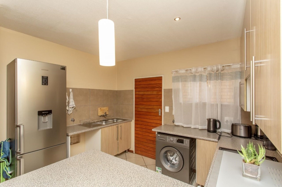 2 Bedroom Property for Sale in Monavoni Gauteng
