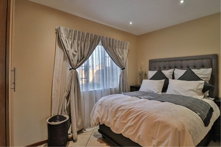 2 Bedroom Property for Sale in Monavoni Gauteng