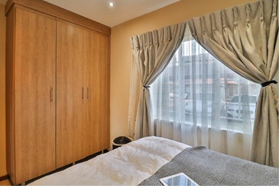 2 Bedroom Property for Sale in Monavoni Gauteng