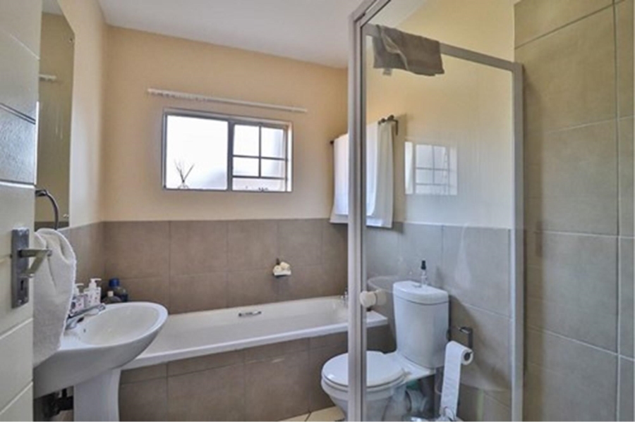 2 Bedroom Property for Sale in Monavoni Gauteng
