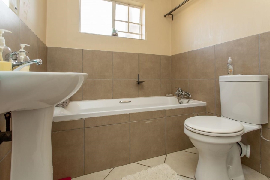 2 Bedroom Property for Sale in Monavoni Gauteng