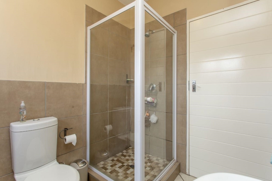 2 Bedroom Property for Sale in Monavoni Gauteng