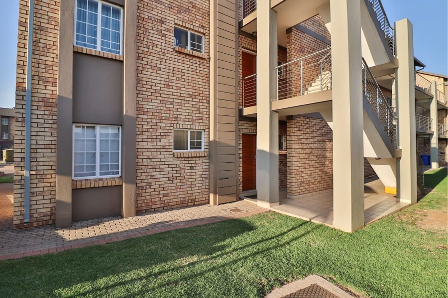 2 Bedroom Property for Sale in Monavoni Gauteng