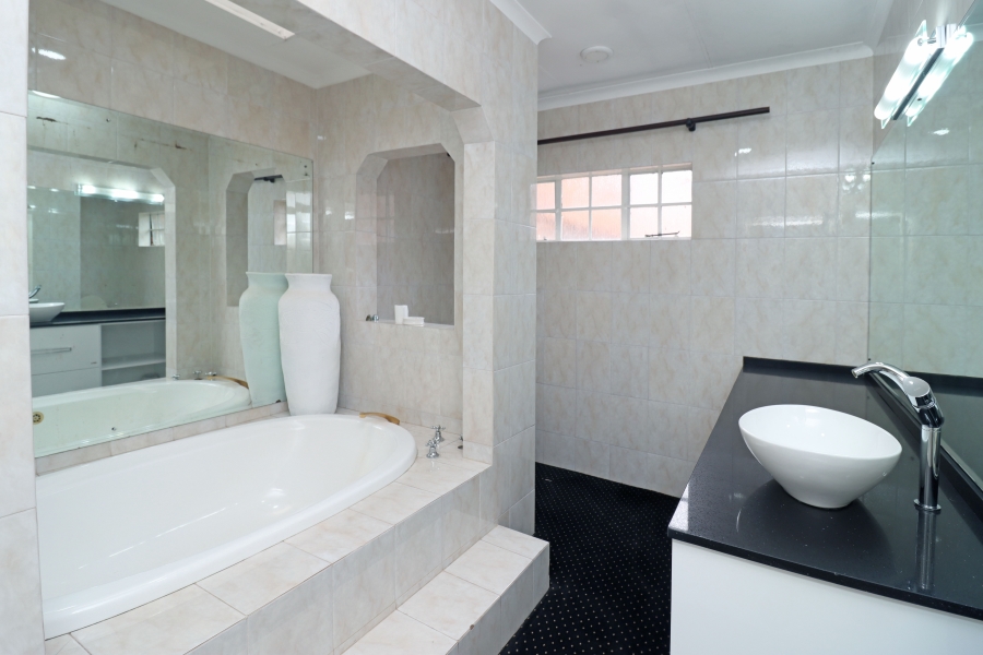 4 Bedroom Property for Sale in Randjesfontein A H Gauteng