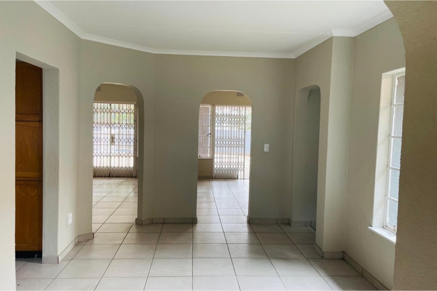 To Let 5 Bedroom Property for Rent in Noordwyk Gauteng