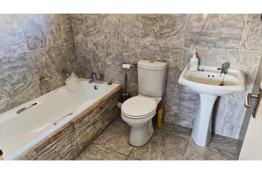 2 Bedroom Property for Sale in Hennopspark Gauteng
